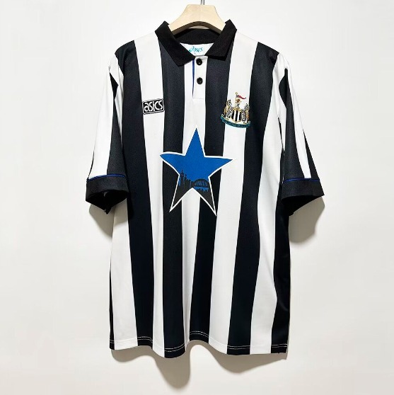 WhatsApp-Image-2023-11-17-at-12.10.15_0c5228c9.jpg NEWCASTLE UNITED 1993-1995 HOME RETRO FOOTBALL SHIRT