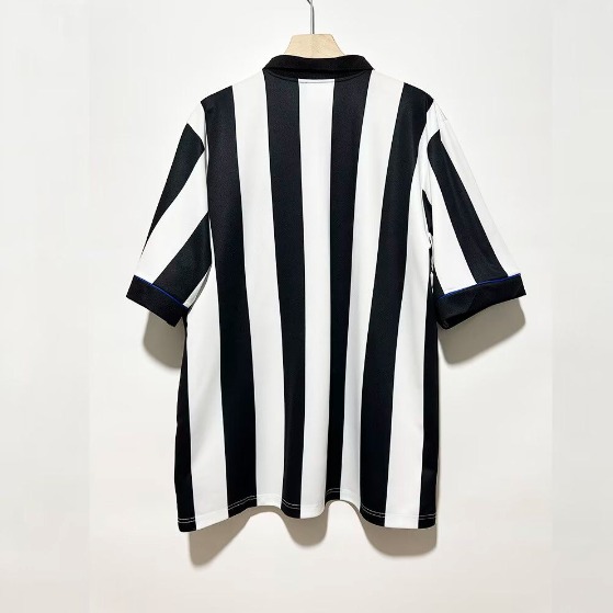 WhatsApp-Image-2023-11-17-at-12.10.15_292df761.jpg NEWCASTLE UNITED 1993-1995 HOME RETRO FOOTBALL SHIRT
