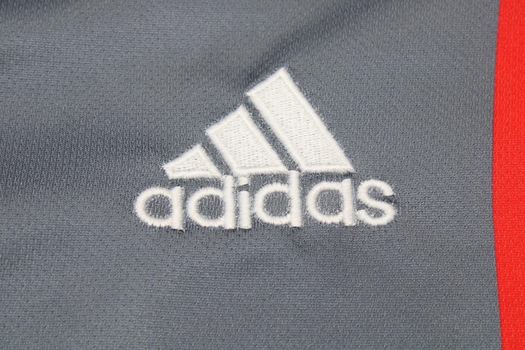 a_01_30_fddd4f4b-601f-4ee8-ad60-9387ff6e0bb4.jpg LYON 2001-2002 THIRD GREY RETRO FOOTBALL SHIRT