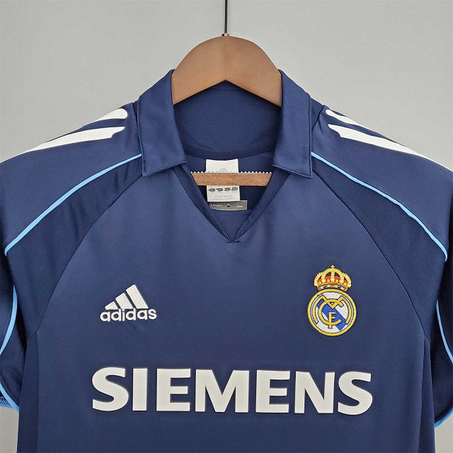 a_01_b381e1e6-55ba-4d59-8375-cdd1e12e682d.jpg REAL MADRID 2005 -2006 RETRO AWAY FOOTBALL SHIRT