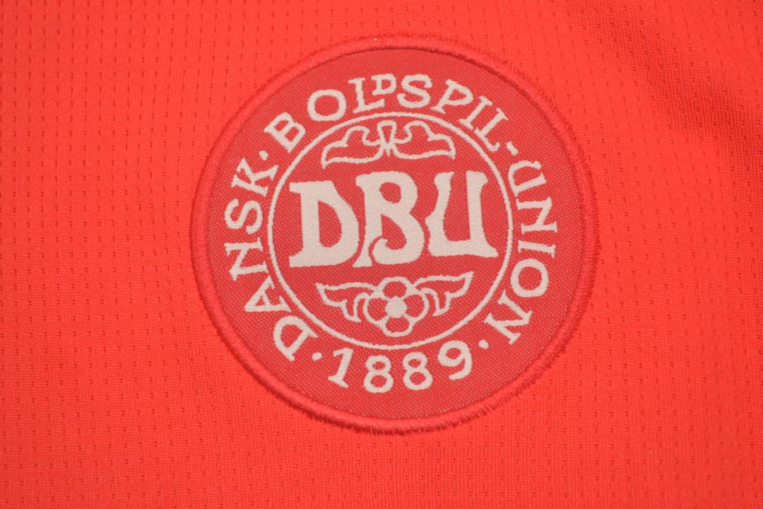 a_02_34_75cef204-cbfd-4060-aa9f-d9dc2d237dd2.jpg DENMARK WORLD CUP 1998 HOME RETRO FOOTBALL SHIRT