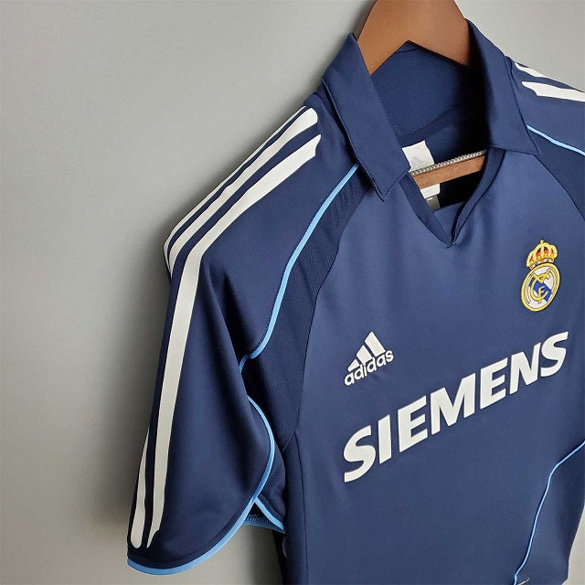 a_02_49eaffd4-47aa-4af9-b128-c20b512c7852.jpg REAL MADRID 2005 -2006 RETRO AWAY FOOTBALL SHIRT