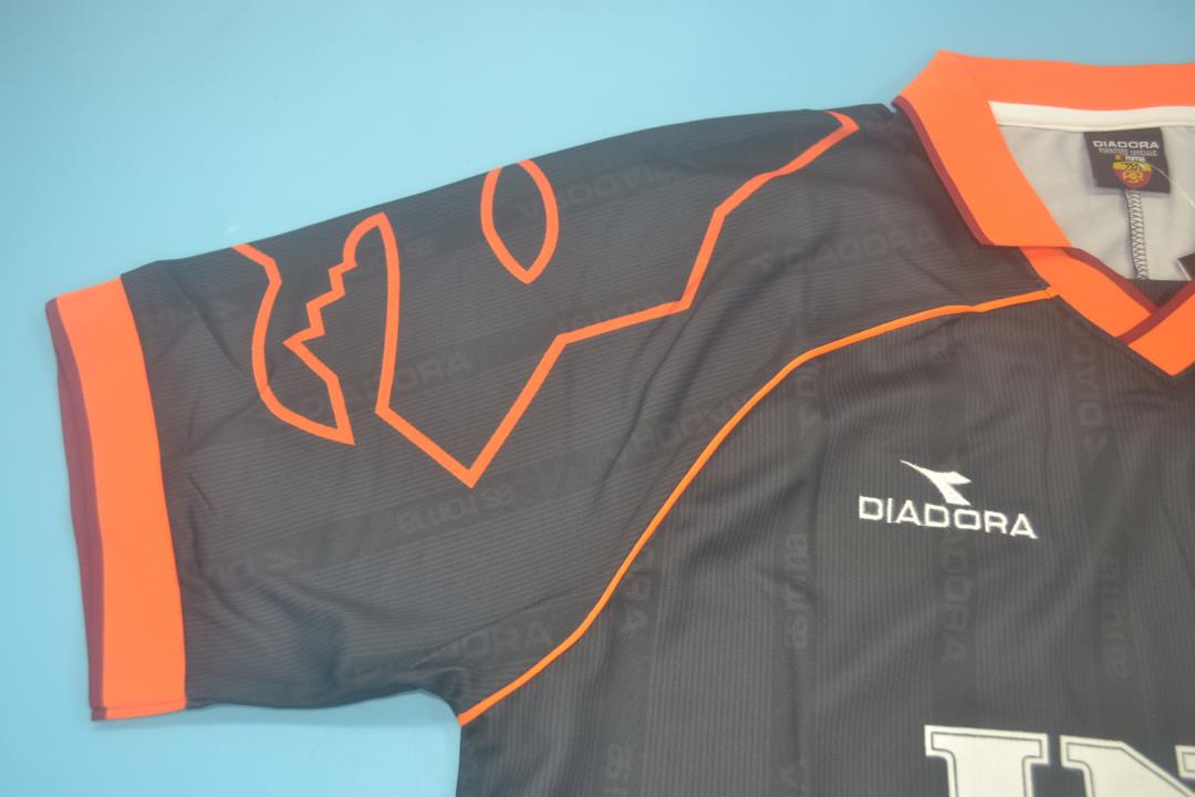 a_05_22_279f555e-c436-4025-b7c9-1c1857840e05.jpg ROMA 1999-2000 AWAY BLACK RETRO FOOTBALL SHIRT