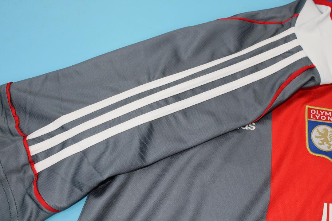 a_06_15_c2543617-9353-4453-8111-8009ebd3ad8c.jpg LYON 2001-2002 THIRD GREY RETRO FOOTBALL SHIRT