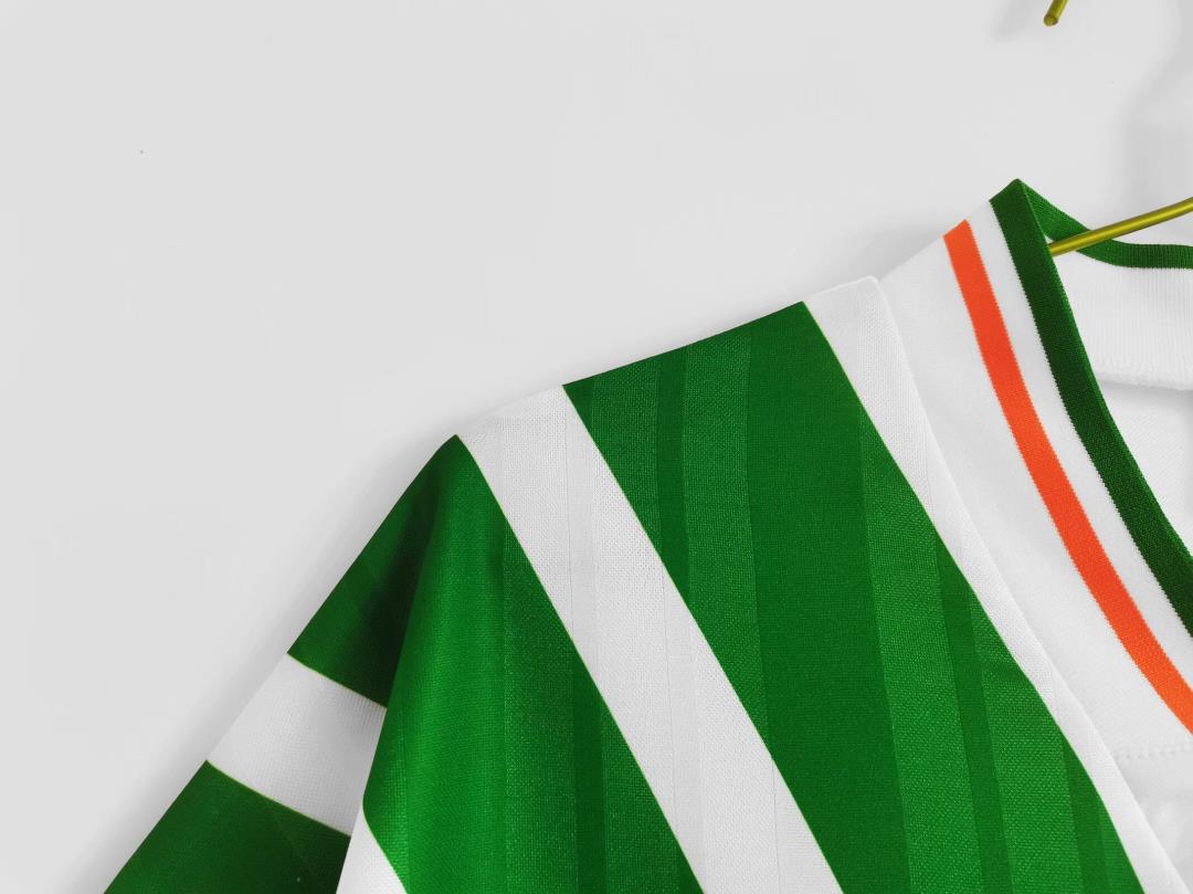 a_06_3cefac18-43b6-4e3f-8ee4-a638dfc4b69b.jpg IRELAND 1992 AWAY RETRO FOOTBALL SHIRT