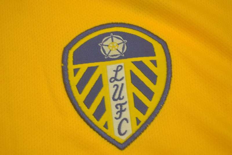 aaa_03_66c5d6e2-85f0-483e-8cdb-6cdff0813974.jpg Leeds United 2000 Away Retro Football Shirt