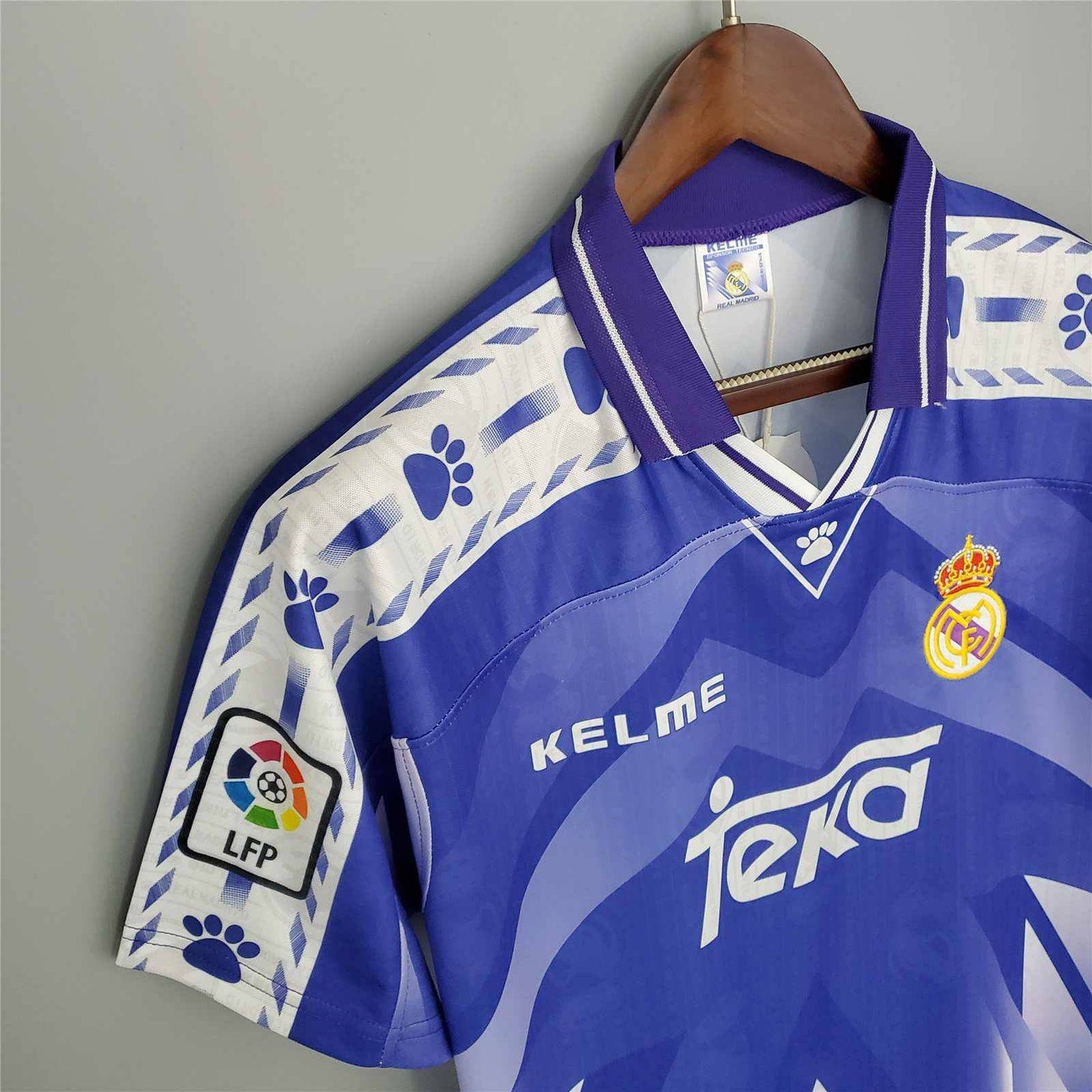 il_1588xN.3845077093_goje.jpg REAL MADRID 1996 AWAY RETRO FOOTBALL SHIRT