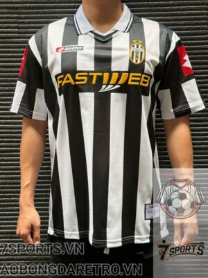 Juventus Retro Jersey 2001 Home Shirt