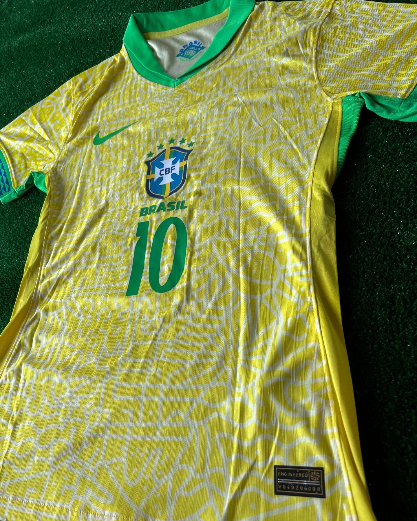 1D16DB90-FF4B-406A-846D-23C252607D30 Neymar Jr. Number #10 Brazil Football Jersey