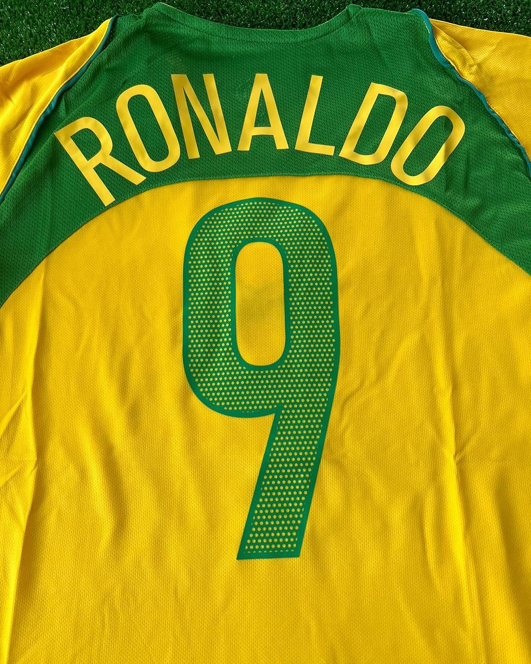 Snapinsta.app_430829376_17990617481616234_7606474502268410135_n_1080 Ronaldo Nazario Number #9 Brazil 2004-2006 Retro Jersey Trikot