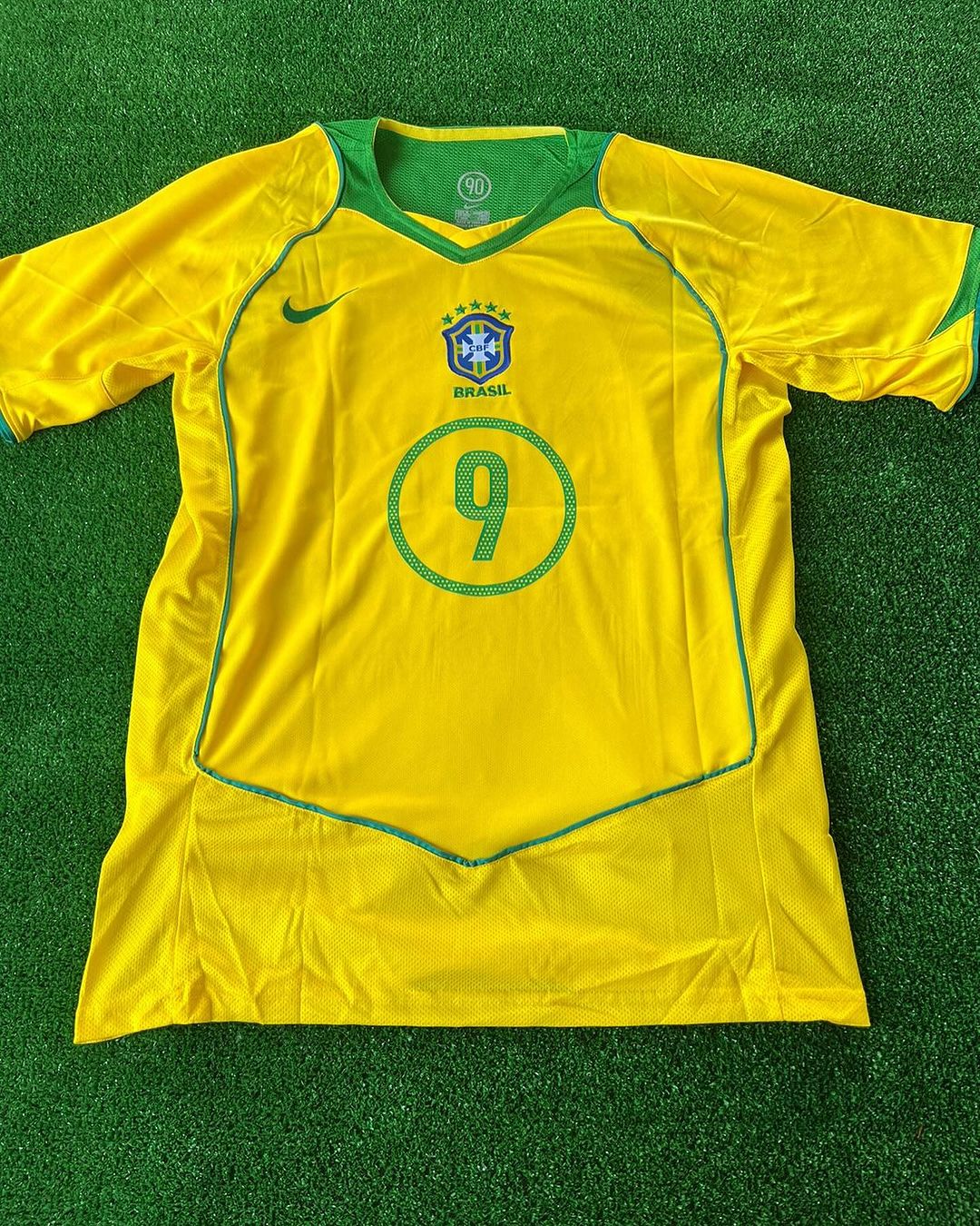 Snapinsta.app_432935764_17990617445616234_5660616970384560219_n_1080 Ronaldo Nazario Number #9 Brazil 2004-2006 Retro Jersey Trikot