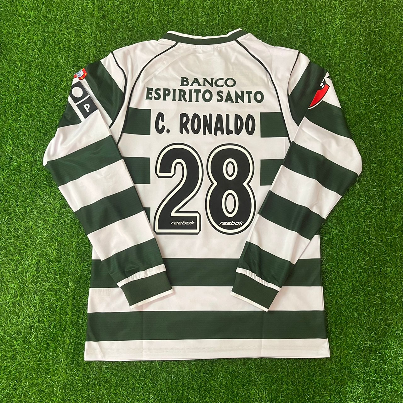cristiano-ronaldo-sporting-lisbon-2001-2003-number-28-long-sleeve-kit-jersey-maillot-trikot-back Cristiano Ronaldo Number #28 Sporting Lisbon 2001 2003 First Season Long Sleeve Retro Jersey