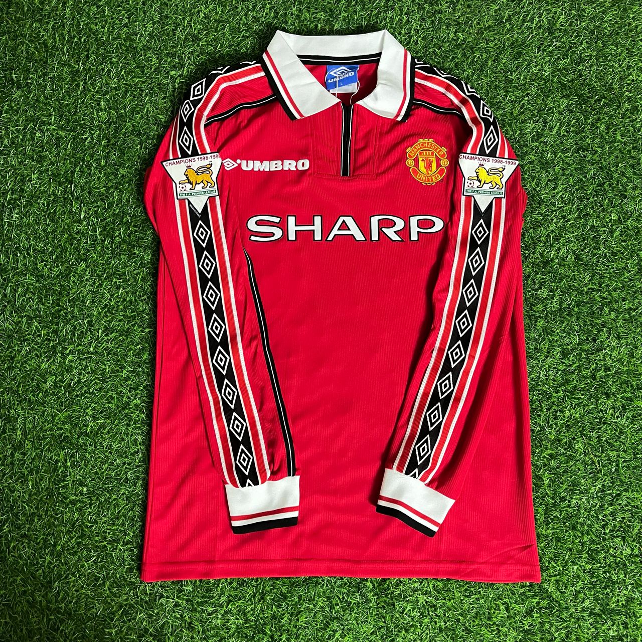 david-beckham-manchester-united-1999-sharp-red-long-sleeve-kit-jersey-trikot David Beckham Number #7 - Manchester United 1999 Red Long Sleeve Kit Jersey Trikot Maillot