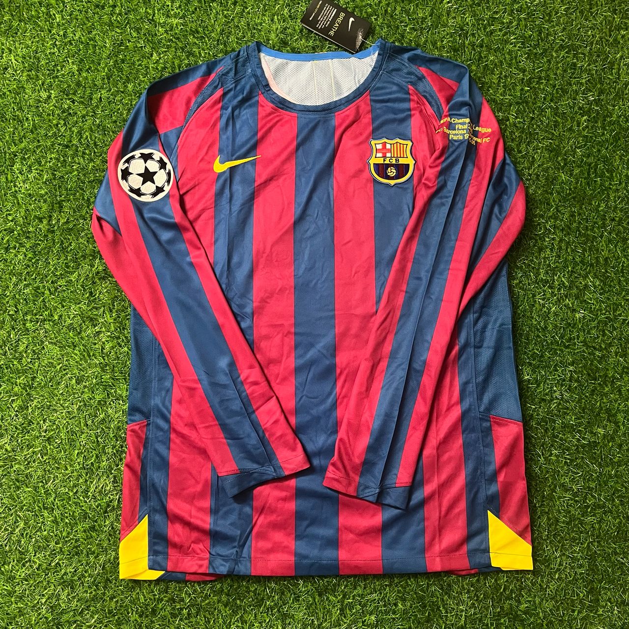 ronaldinho-gaucho-barcelona-2006-paris-final-vs-arsenal-retro-long-sleeve-football-jersey-trikot-maillot-front Ronaldinho Gaucho Number #10 – Barcelona 2006 Final Retro Long Sleeve Football Jersey – | Trikot | Maillot Soccer Shirt