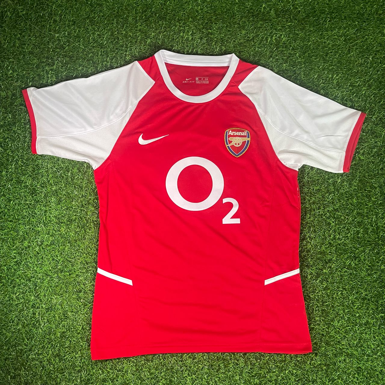 thierry-henry-arsenal-o2-sponsor-white-red-retro-kit-jersey-maillot-trikot-front Thierry Henry Number #14 - Arsenal o2 2002/03 Home Retro Kit Jersey Trikot Maillot Soccer
