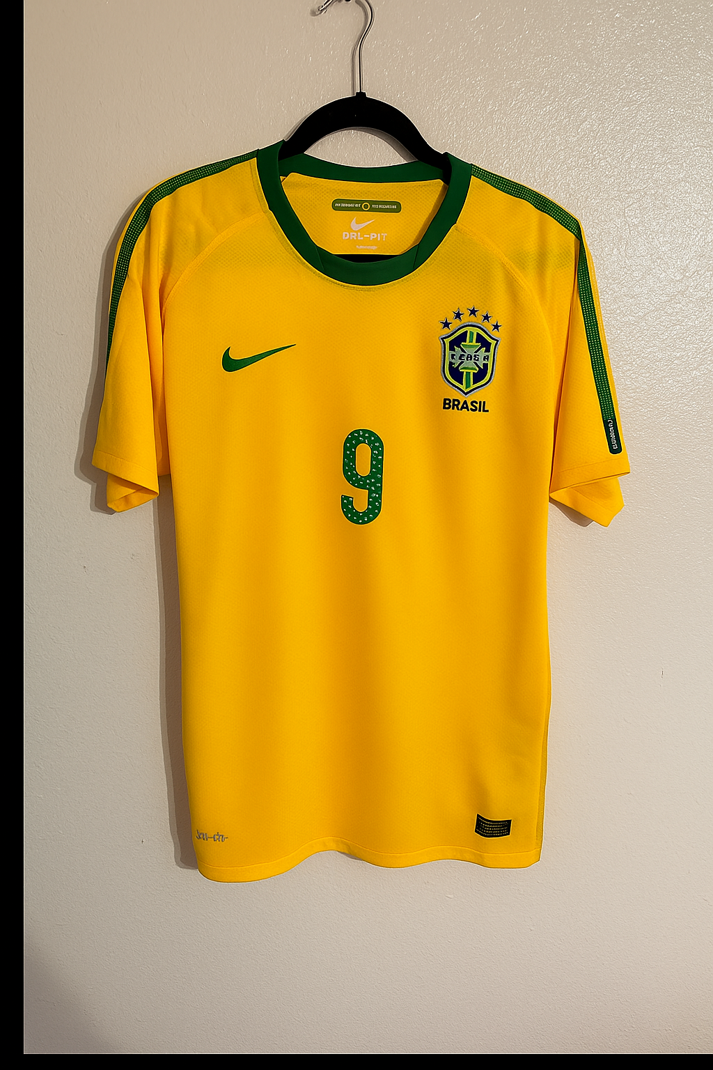 20250730-1420_Brazil_Jersey_Number_Change_remix_01k1dgrsjbeq2rdy31vrjchc2v Alexandre Pato Brazil 2010 World Cup Retro Yellow Jersey Trikot